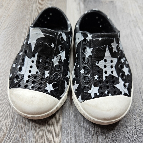 Native Shoes Jefferson Sneakers Black with White Stars Size C4 - Picture 2 of 7